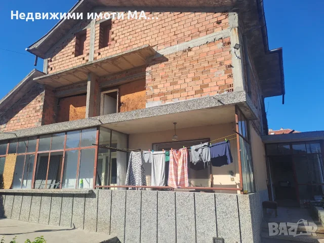 За продажба тухлена масивна къща