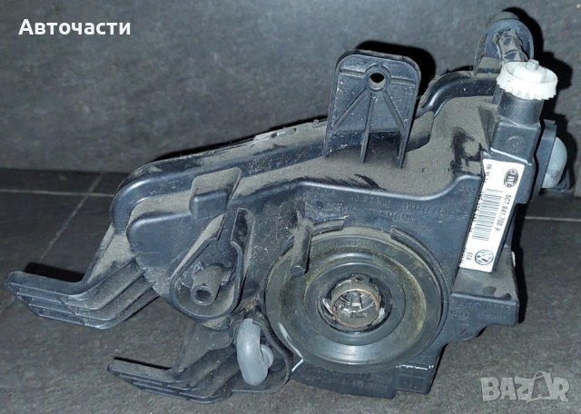 Десен халоген - Volkswagen Jetta 4 - (2011 г.+) - HELLA, снимка 3 - Части - 39014051