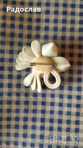 Стара порцеланова брошка, снимка 4 - Други - 41698873