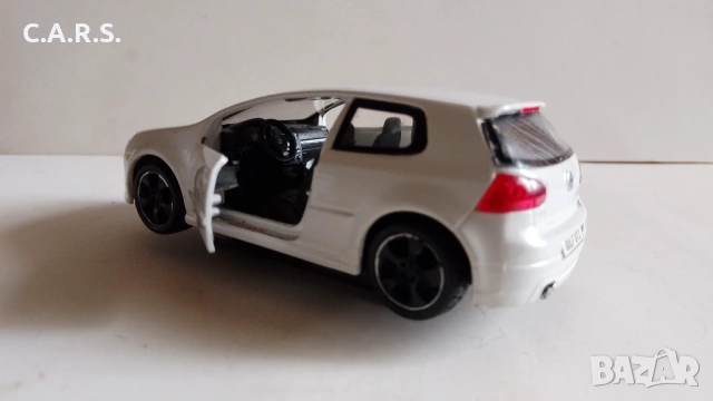 Volkswagen Golf GTI Bburago - Мащаб 1:32, снимка 3 - Колекции - 53465738
