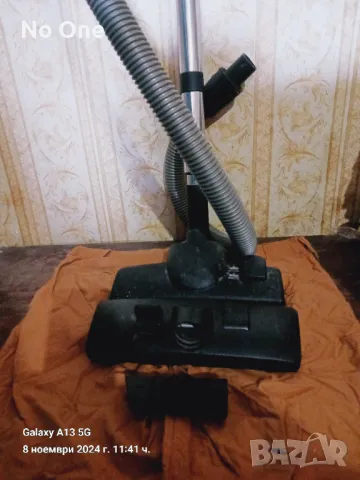 Продавам оригинална телескопична дръжка заедно с маркуча към нея и приставката за обиране на прахта 