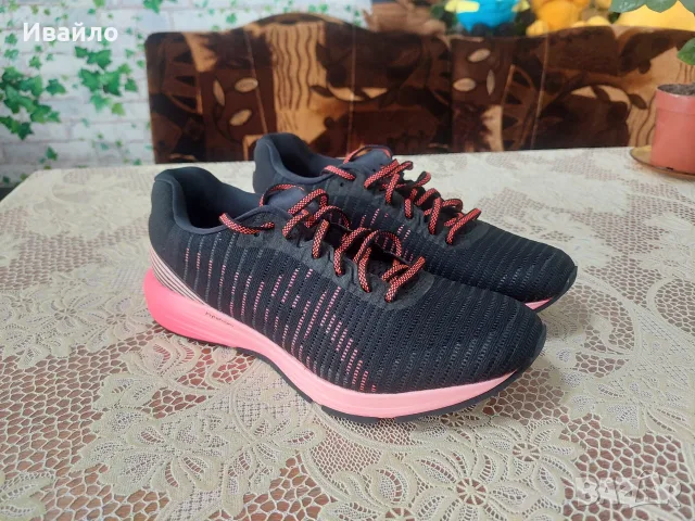 ​Дамски маратонки Asics Dynaflyte 3 – Нови, №42.5 (27 см), снимка 8 - Маратонки - 56116006