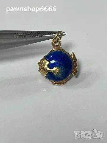 Винтидж златно-син емайлиран  талисман риба 18 карата, снимка 7 - Антикварни и старинни предмети - 48477740