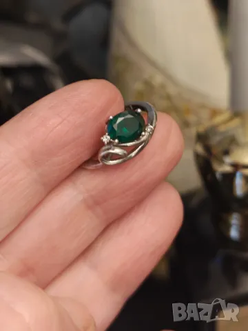 Сребърен пръстен с изумруд, снимка 4 - Пръстени - 49496601