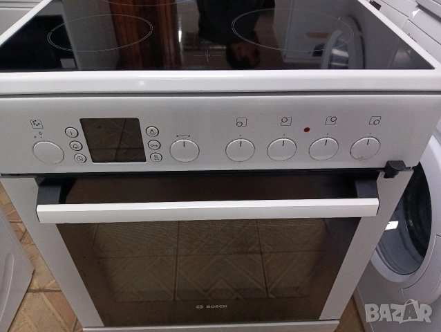 Свободно стояща печка с керамичен плот Бош Bosch с две години гаранция!, снимка 2 - Печки, фурни - 53600838