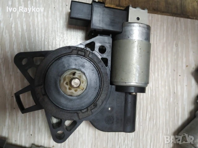 Ляво и дясно моторче стъклоповдигач за Mazda 3 Sport 5 6 CX-7 CX-9 RX8 G22C5958X , снимка 8 - Части - 51221505