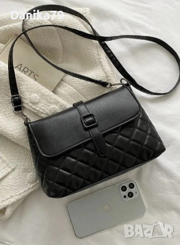 Малка черна чанта, снимка 4 - Чанти - 52337417