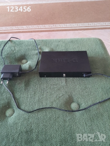 D-Link DES-108(  8-портов бърз Ethernet неуправляем дескстоп суич), снимка 2 - Друга електроника - 52175583
