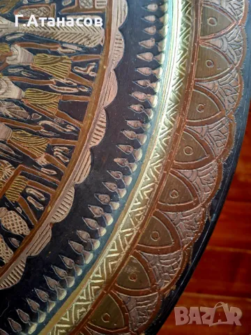 Старинен египетски меден поднос гравиран със сребърни и златни орнаменти, снимка 18 - Антикварни и старинни предмети - 49296049