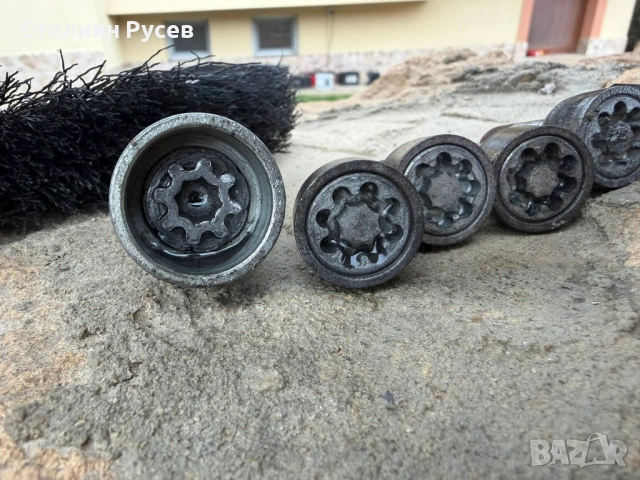 170255  секретни болтове за audi -15 евро 50мм обща дължина, 27mm резба 4 перфектни болта + ключ в и