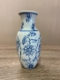 Фарфорна ваза със син растителен орнамент, височина около 18 см, снимка 3