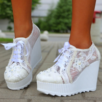 Обувки на платформа - бели - 710F-05, снимка 1 - Дамски елегантни обувки - 36155634