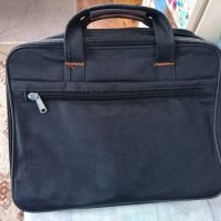 Продавам чанта за лаптоп 15,6 инча - неразличима от нова !, снимка 1 - Лаптоп аксесоари - 33831160