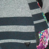 Унисекс пуловер с широка висока яка, GUESS, подходящ за сезона, снимка 3 - Блузи с дълъг ръкав и пуловери - 44488572
