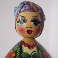 Красива дървена рисувана кукла, 16 см, снимка 1 - Статуетки - 42268737