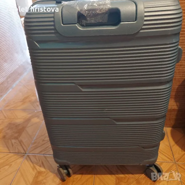 Нов куфар,лек и практичен.., снимка 1