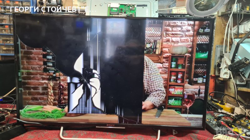 KDL-40W705C СЪС СЧУПЕНА МАТРИЦА, снимка 1