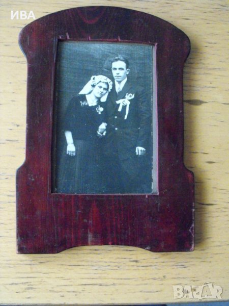 Сватбена фотография, в дървена сецесионова рамка., снимка 1