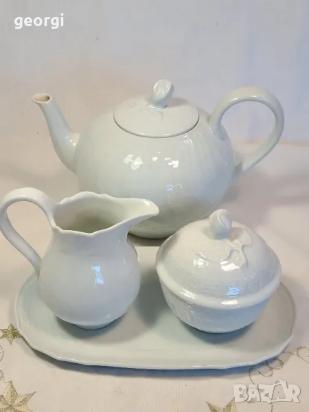 немски порцеланов чайник с поднос, захарница и латиера Hutschenreuther "Dresden" 

7/2, снимка 1