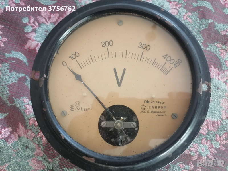 Продавам измервателен уред волтмер от 1954 година, снимка 1