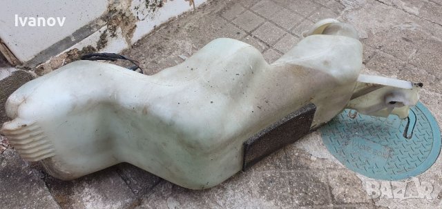 Казанче течност чистачки за бмв е34 с помпичка моторче датчик ниво bmw e 34 Washer tank 3.5L, снимка 9 - Части - 41639175