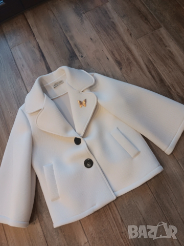 Ново луксозно бяло преходно палто,манто