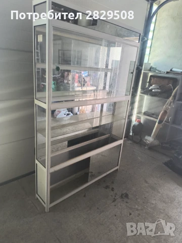 Алуминиева стъклена витрина , снимка 3 - Витрини - 51098382
