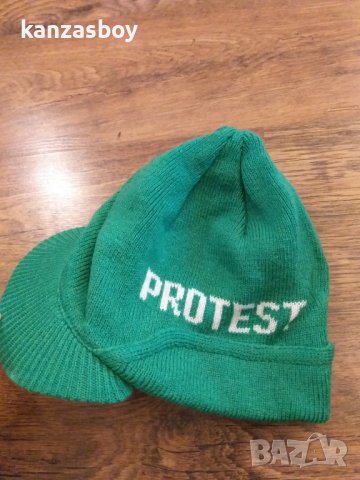 protest - страхотна зимна шапка КАТО НОВА, снимка 2 - Шапки - 39059922