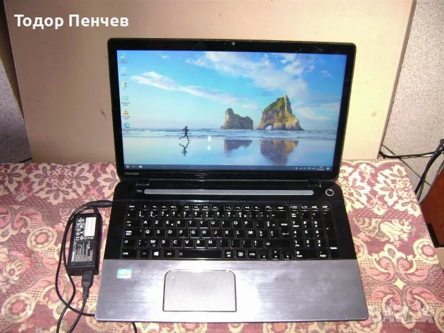 Toshiba Satellite S70t - 17.3 tuchscreen, Core i3, 4 GB RAM, 500 GB HDD