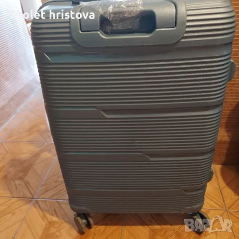 Нов куфар,лек и практичен..