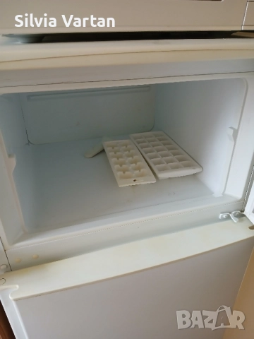 Хладилник среден размер , снимка 10 - Хладилници - 52329994