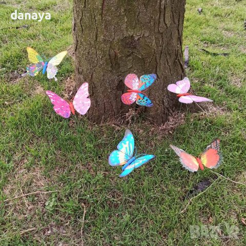 3595 Декоративна градинска пеперуда на колче