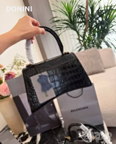 Balenciaga Дамска чанта, кожа, снимка 7 - Чанти - 56030858