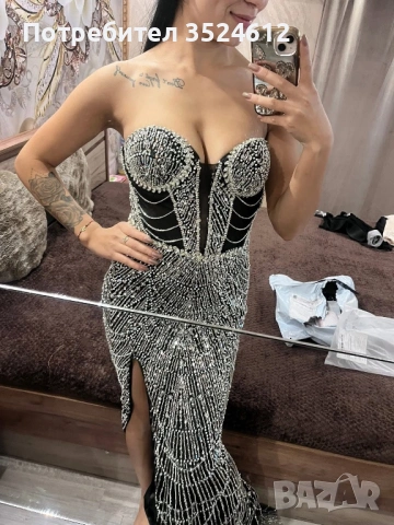 Роклите се продават размер S са Много  запазени като чисто нови са облечени са за 2часа.