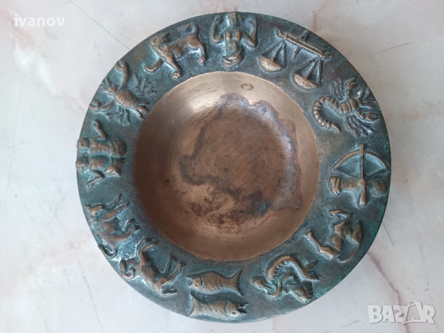 Масивен бронзов пепелник със зодии, снимка 3 - Антикварни и старинни предмети - 51724607