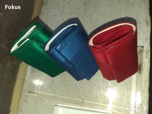 Комплект от три луксозни копринени мъжки носни кърпички, снимка 2 - Антикварни и старинни предмети - 53363613