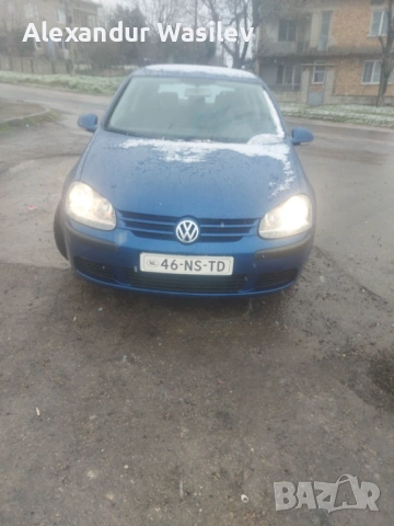 Голф 5 всичко в изправност,но  лявото стъкло за видимост е счупено,, снимка 5 - Автомобили и джипове - 53192713