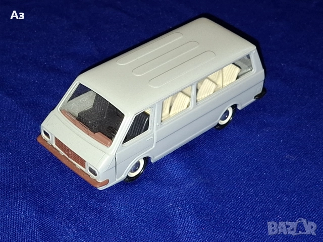 Соц руска играчка на модел РАФ 2203 Латвия 1:43 Сделано в СССР USSR в мащаб 1:43