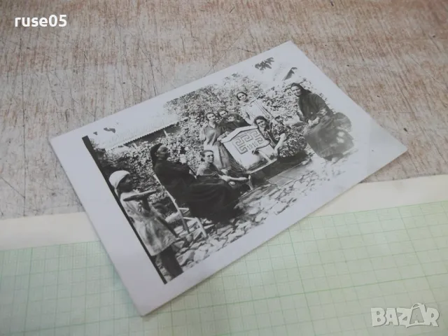 Снимка стара на жени пред чешма, снимка 3 - Колекции - 47909849