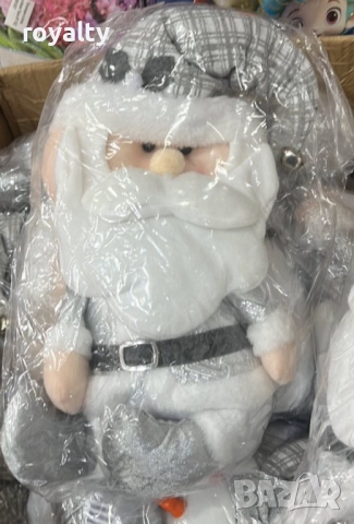 Плюшена играчка Дядо Коледа – седяща коледна декорация в сив или розов вариант, снимка 3 - Декорация за дома - 52285805