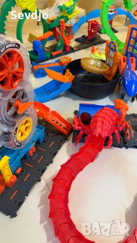 Hot WHeels град за игра, снимка 11 - Коли, камиони, мотори, писти - 52956188
