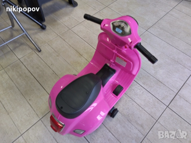 Акумулаторен мотор Vespa GTS Sport розов, снимка 3 - Детски велосипеди, триколки и коли - 53569723