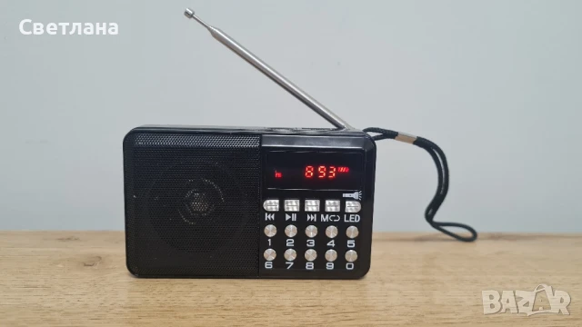 Джобно радио с фенерче и карта памет, снимка 2 - Радиокасетофони, транзистори - 51407826