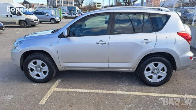 Продавам Тойота Рав 4 