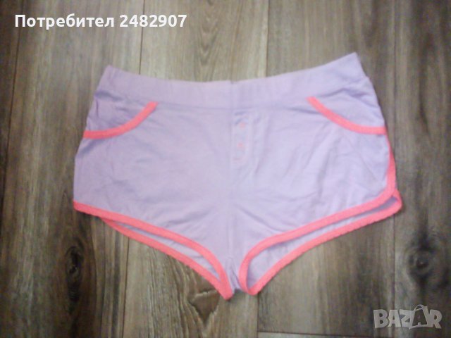 Къси дамски панталони