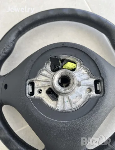 Продавам волан с airbag за BMW F30, с подгрев, снимка 6 - Части - 56168665