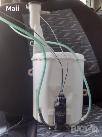 Казанче за чистачки с машинка за Toyota  Yaris 