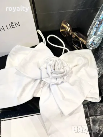 Бял дамски топ с ефектно цвете, снимка 3 - Корсети, бюстиета, топове - 49486467