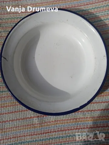 голяма емайлирана чиния от завод Победа неизползвана, снимка 2 - Чинии - 49619656