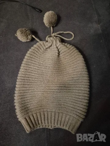 зимна шапка с помпони
